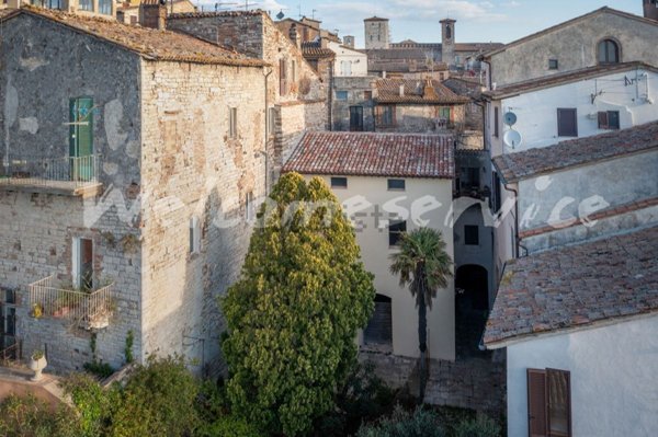 quadrivano in vendita a Todi