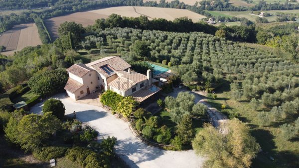casa indipendente in vendita a Todi