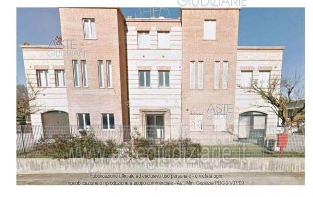 negozio in vendita a Todi in zona Pian di Porto