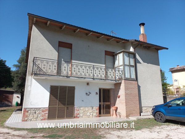 casa indipendente in vendita a Todi in zona Cacciano