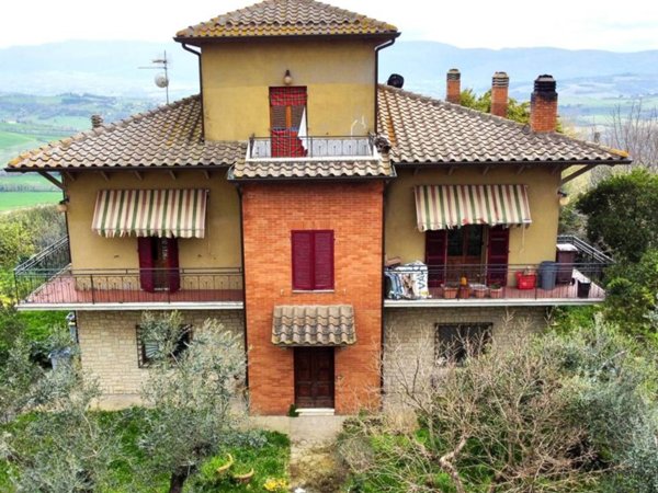 casa indipendente in vendita a Todi