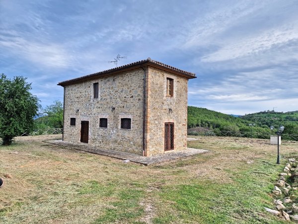 casa indipendente in vendita a Todi