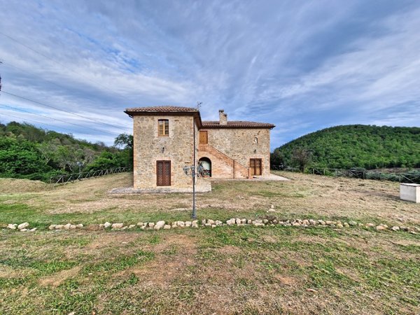 casa indipendente in vendita a Todi
