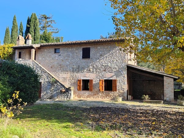casa indipendente in vendita a Todi