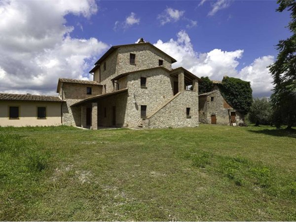 casa indipendente in vendita a Todi