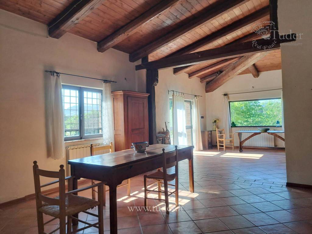 casa indipendente in vendita a Todi