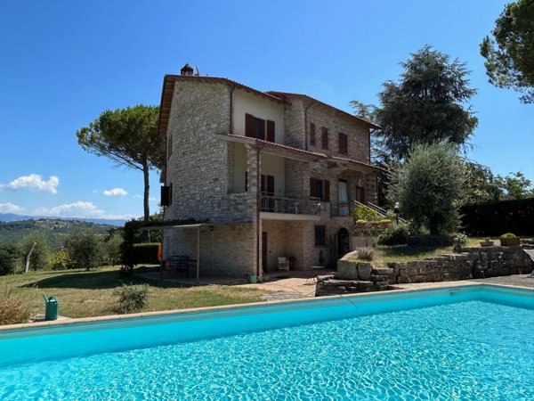 casa indipendente in vendita a Todi