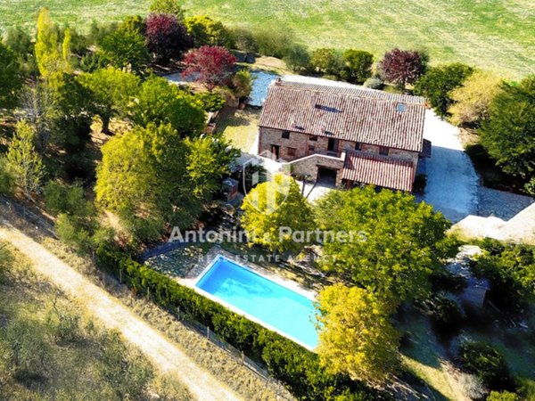 casa indipendente in vendita a Todi