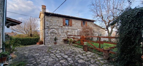 casa indipendente in vendita a Todi in zona Asproli