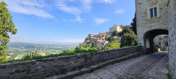 casa indipendente in vendita a Todi