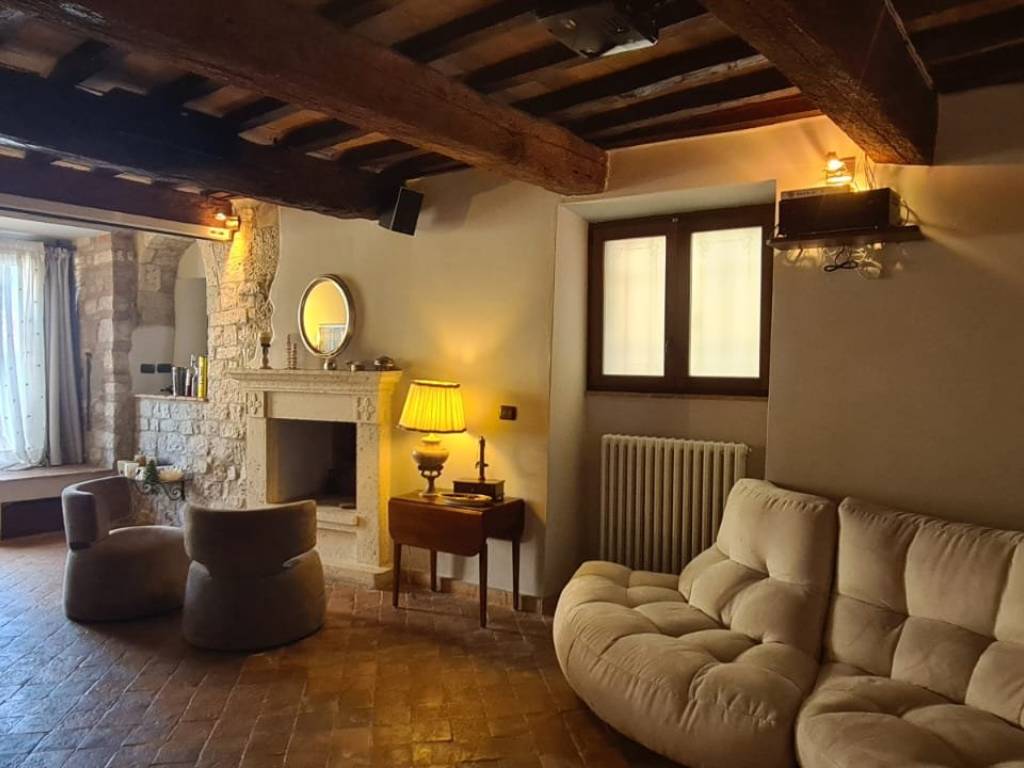 casa indipendente in vendita a Todi