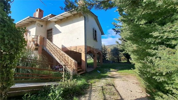 casa indipendente in vendita a Todi