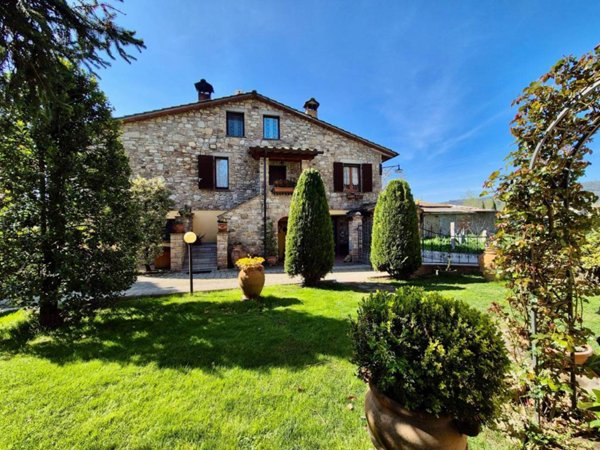 casa indipendente in vendita a Todi