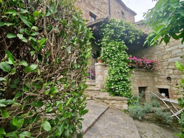 casa indipendente in vendita a Todi in zona Izzalini