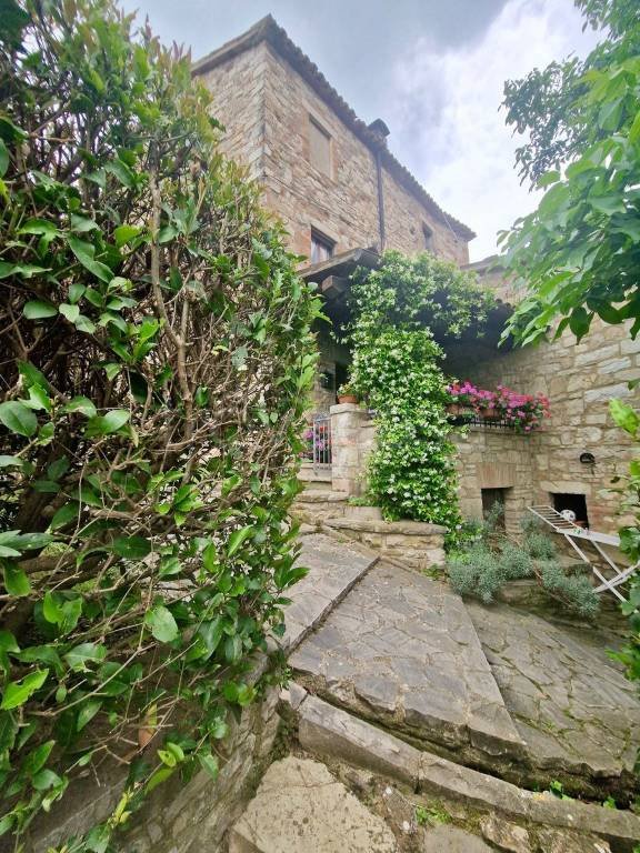 casa indipendente in vendita a Todi in zona Izzalini