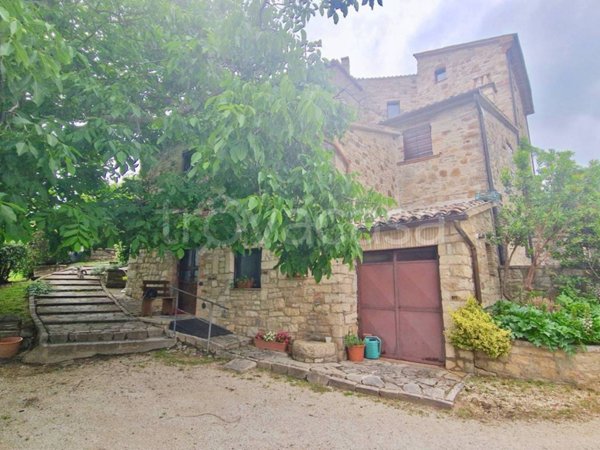 casa indipendente in vendita a Todi in zona Izzalini