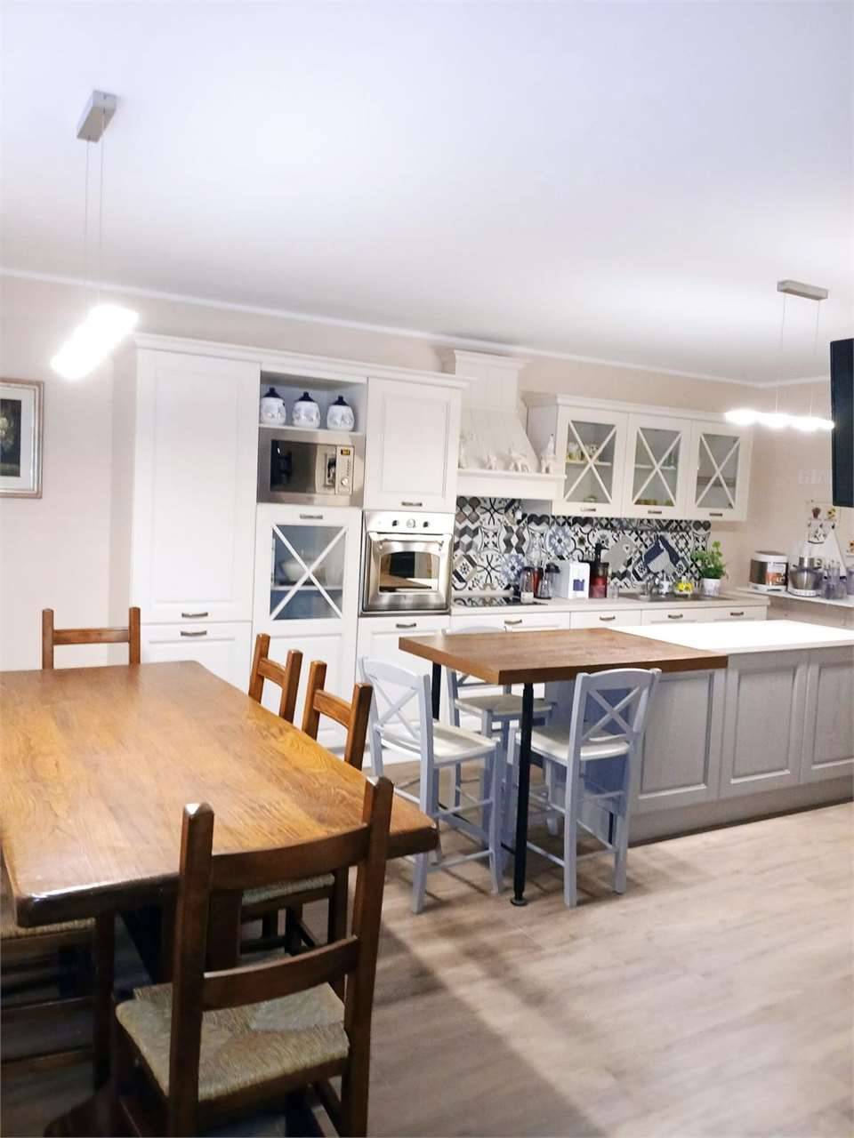 casa indipendente in vendita a Todi