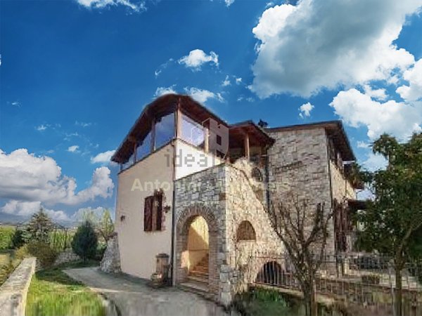 casa indipendente in vendita a Todi