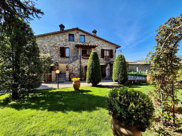 casa indipendente in vendita a Todi