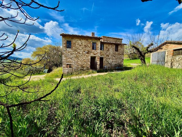 casa indipendente in vendita a Todi