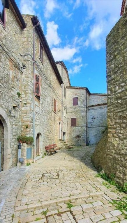 quadrivano in vendita a Todi in zona Izzalini