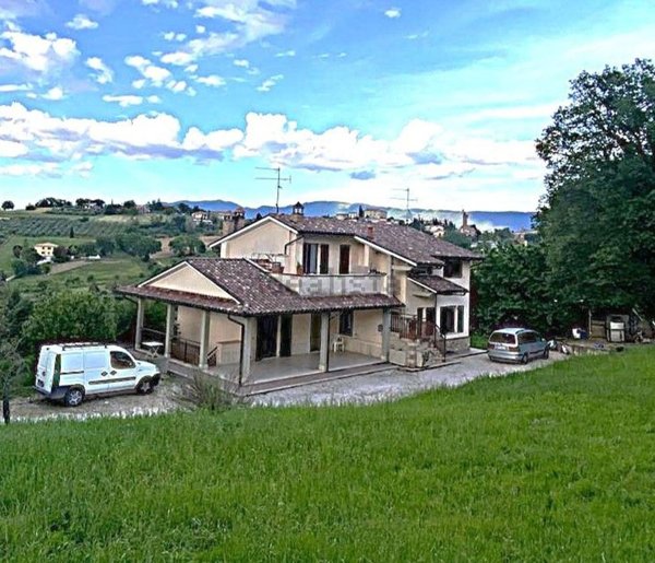 casa indipendente in vendita a Todi