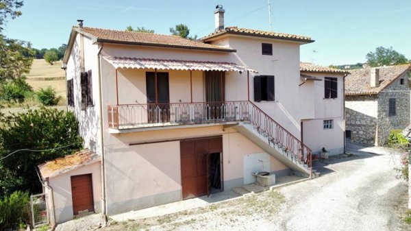 casa semindipendente in vendita a Todi