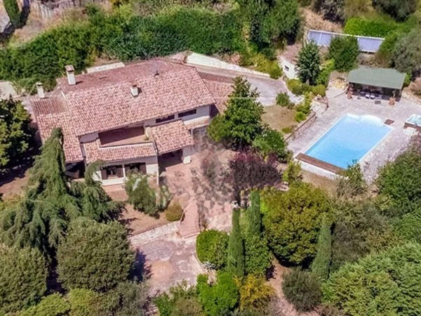 casa indipendente in vendita a Todi
