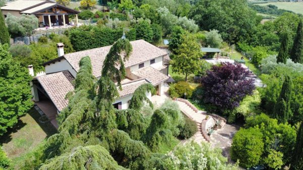 casa indipendente in vendita a Todi