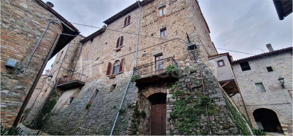 casa indipendente in vendita a Todi in zona Cecanibbi