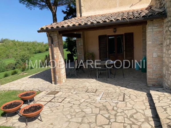 casa indipendente in vendita a Todi