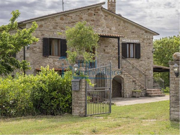 casa indipendente in vendita a Todi