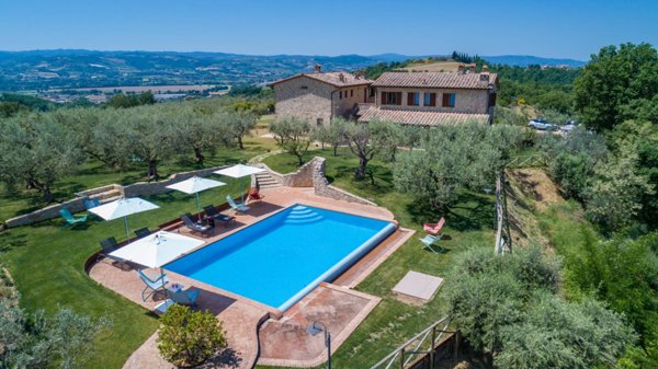 casa indipendente in vendita a Todi