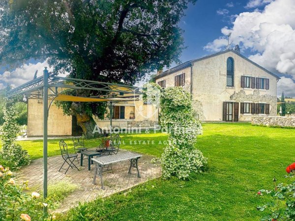 casa indipendente in vendita a Todi