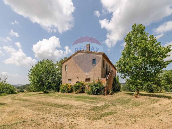 casa indipendente in vendita a Todi