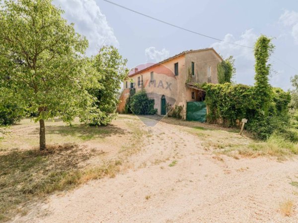 casa indipendente in vendita a Todi