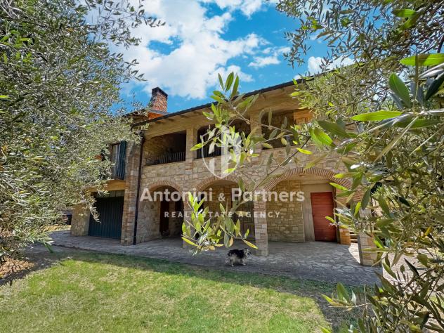 casa indipendente in vendita a Todi