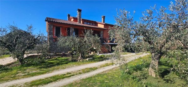casa indipendente in vendita a Todi