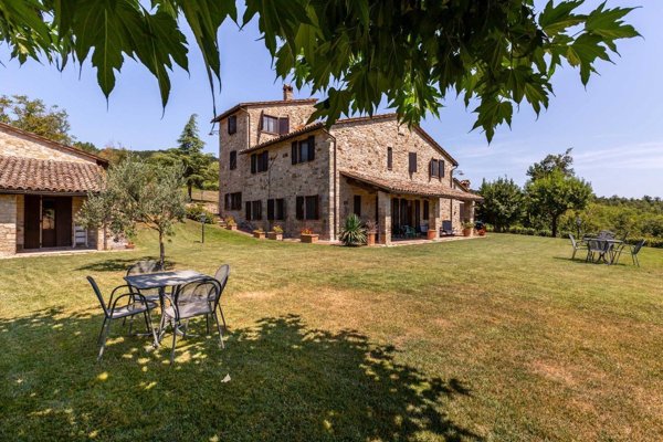 casa indipendente in vendita a Todi in zona Camerata