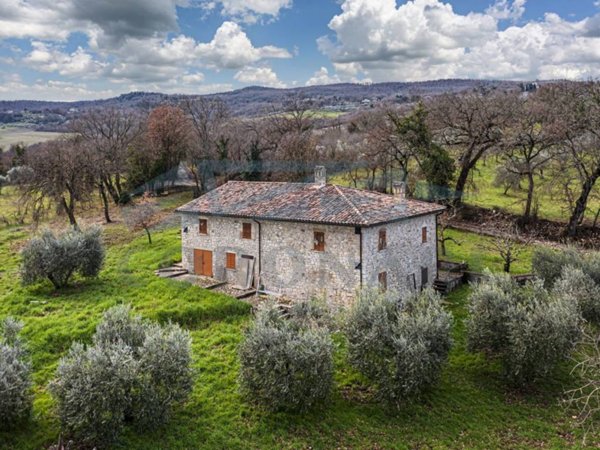casa indipendente in vendita a Todi in zona Romazzano
