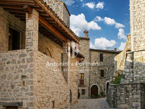 casa indipendente in vendita a Todi in zona Izzalini
