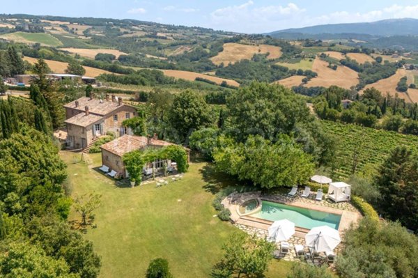 casa indipendente in vendita a Todi
