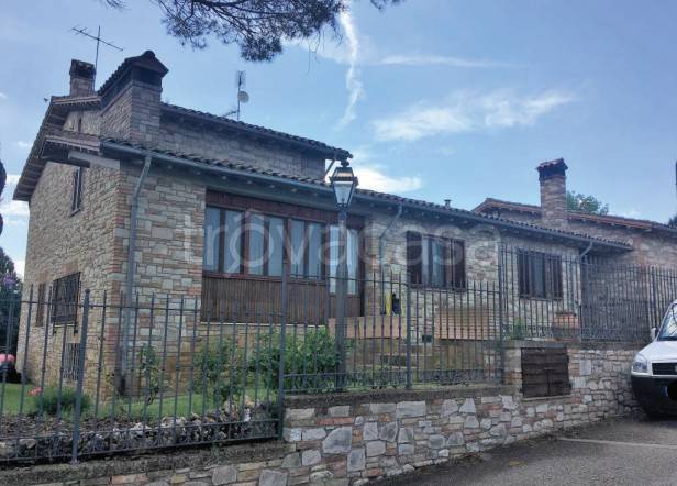 casa indipendente in vendita a Todi