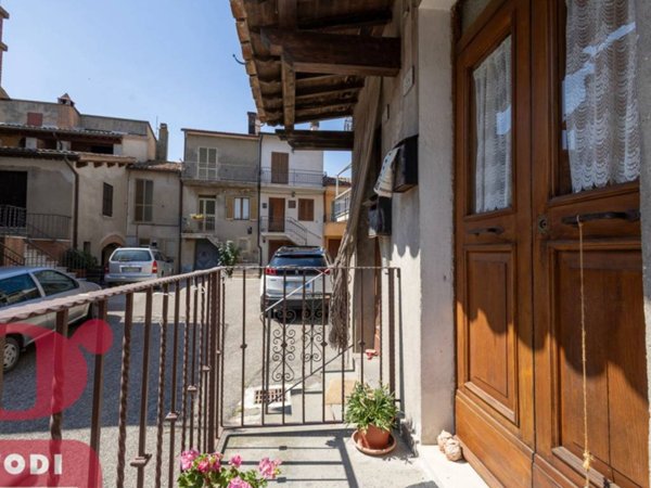 appartamento in vendita a Todi in zona Petroro