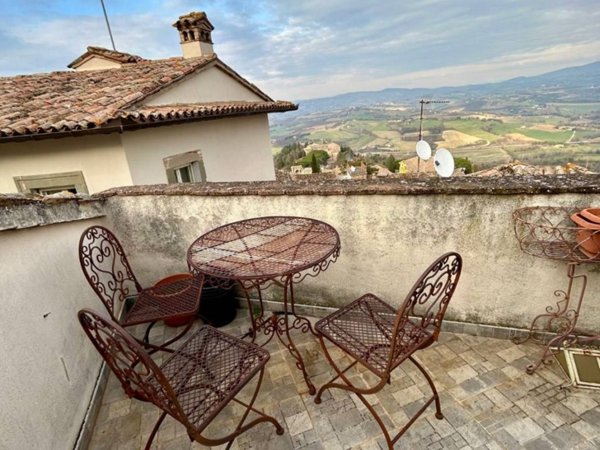 casa indipendente in vendita a Todi