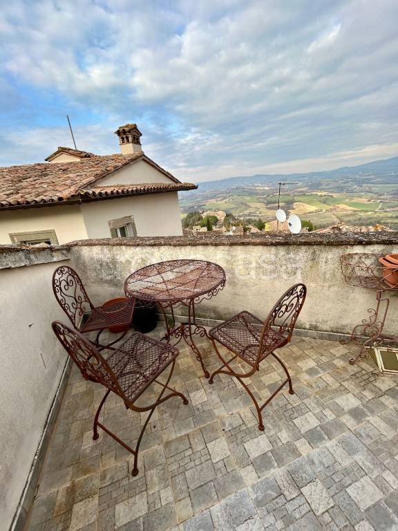 casa indipendente in vendita a Todi