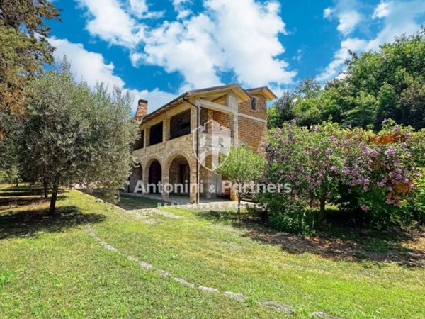 casa indipendente in vendita a Todi