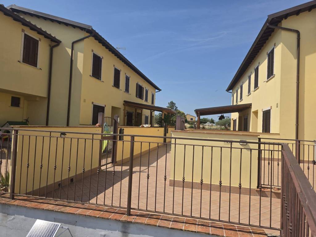 casa indipendente in vendita a Todi