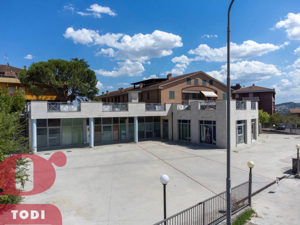negozio in vendita a Todi
