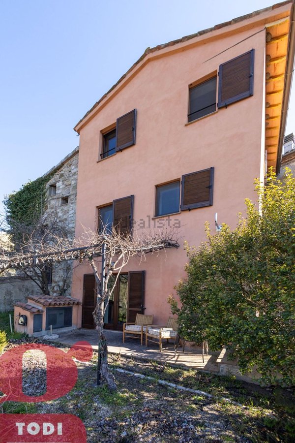 appartamento in vendita a Todi in zona Pontecuti